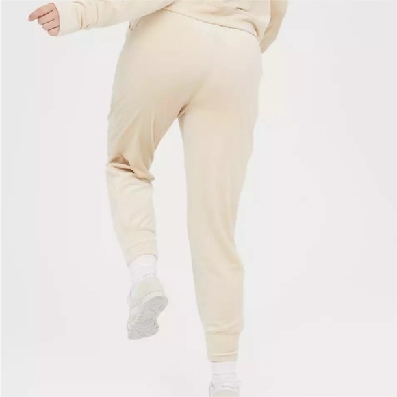 OFFLINE By Aerie Women’s After Party Velour Jogger Cream Size Medium - Picture 3 of 9
